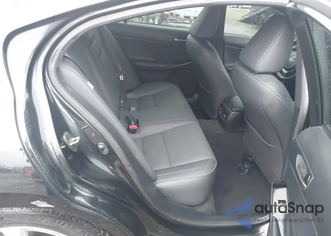 2021 Lexus Is 300 z USA, uszkodzony, nr VIN JTHAA1D24M5112178